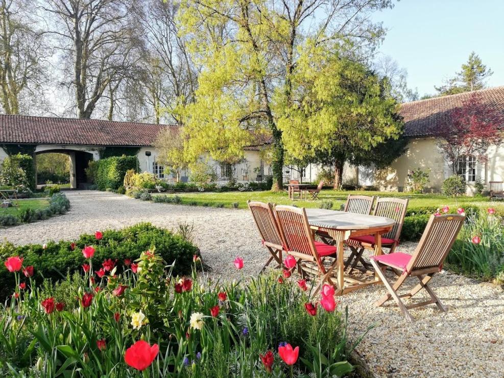Bed and Breakfast Le Domaine Des Platanes Bourg-Charente Exteriér fotografie