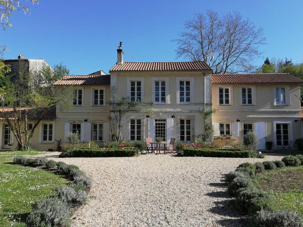 Bed and Breakfast Le Domaine Des Platanes Bourg-Charente Exteriér fotografie