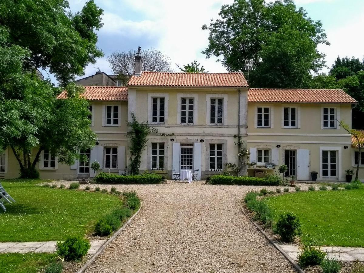 Bed and Breakfast Le Domaine Des Platanes Bourg-Charente Exteriér fotografie